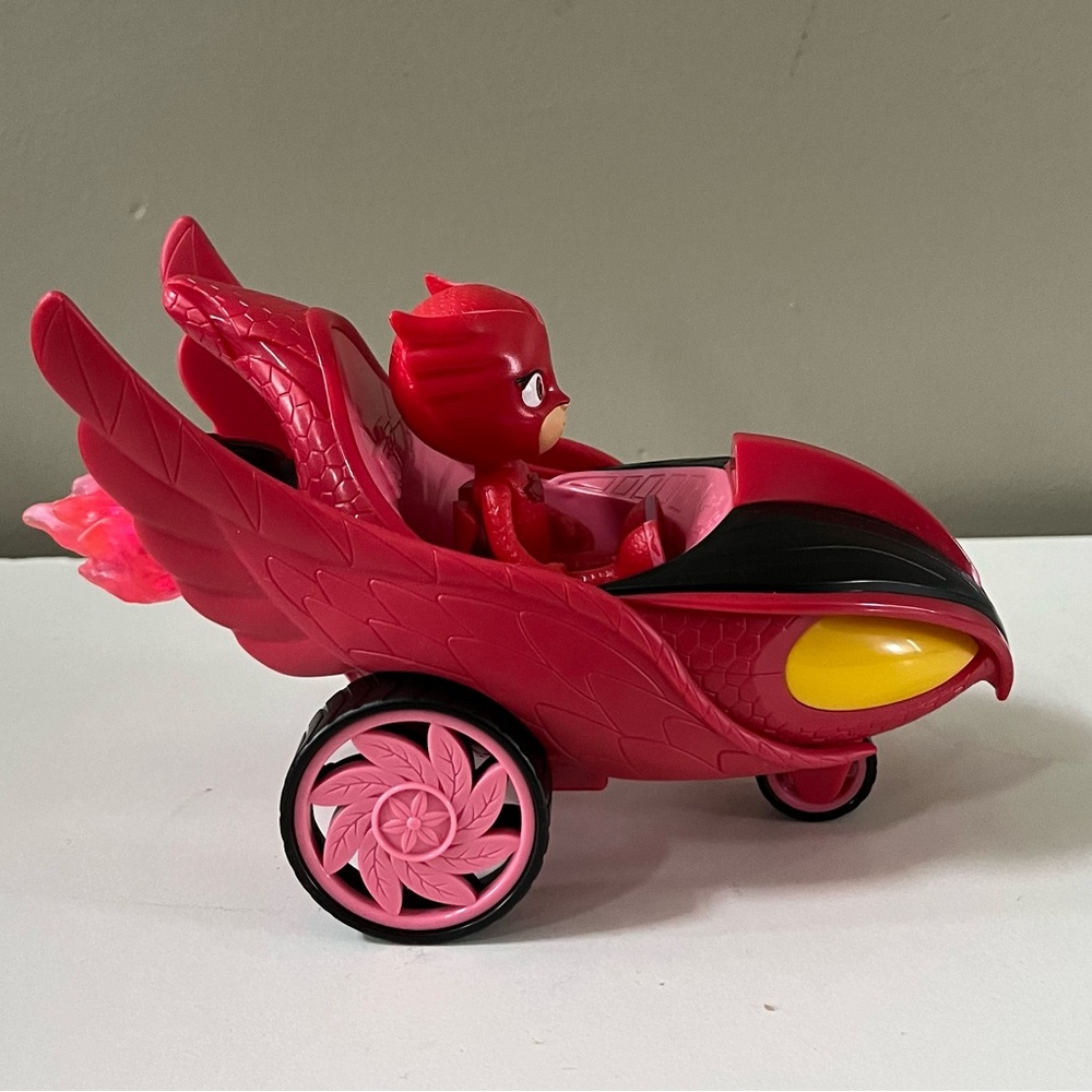 PJ Masks Hero Blast Vehicle Owlette Character w/light up chest Preschool toy
